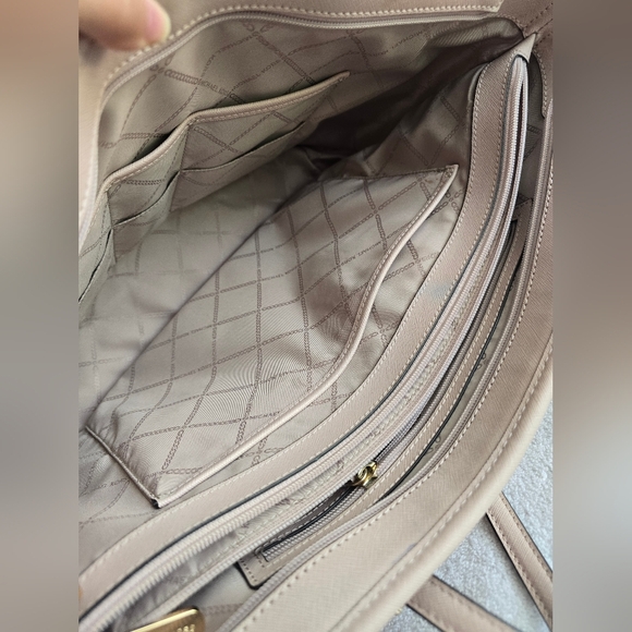 Michael Kors Beige Tote Bag - Picture 10 of 17